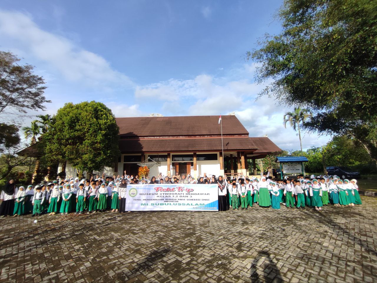 Field Trip MI Subulussalam ke Museum Etnografi Sendawar